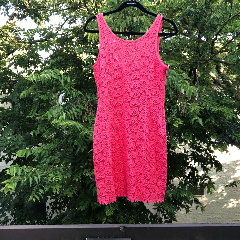 NWT // JENNIFER LOPEZ pink/crochet/body con dress!